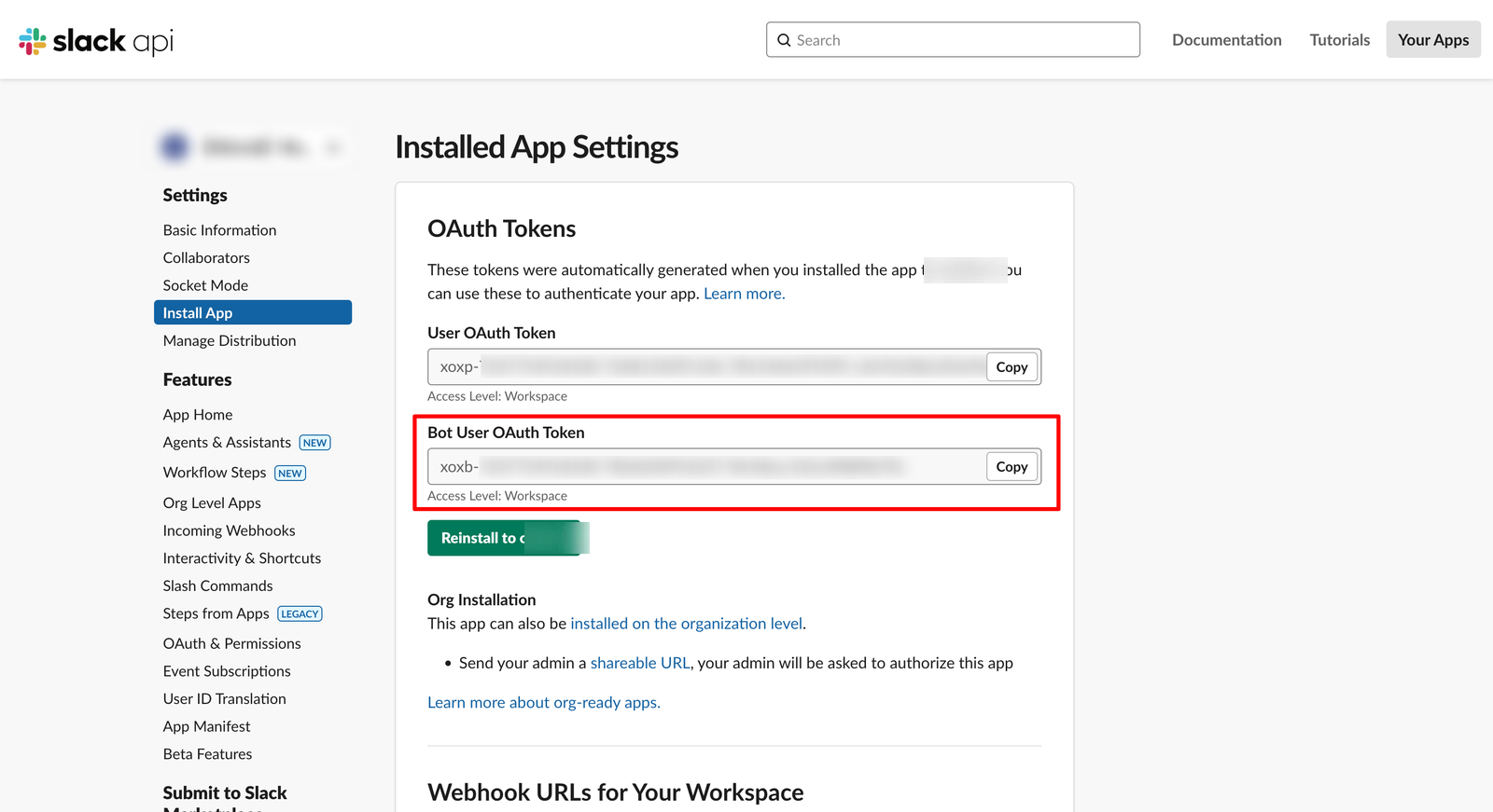 Slack API の Install App 画面。OAuth Tokens のうち Bot User OAuth Token の欄が赤枠で囲まれている